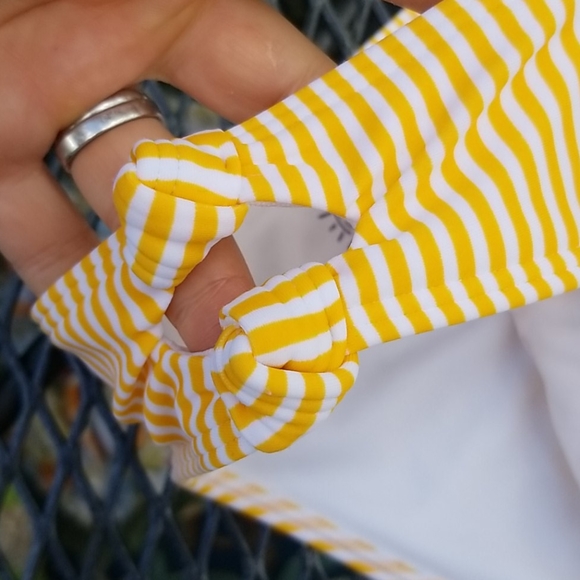 Hollister Bikini Bottom Double Knot Side EUC - Picture 2 of 5